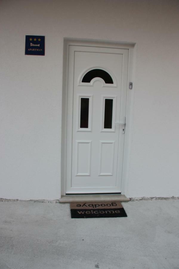 Nina Apartament *